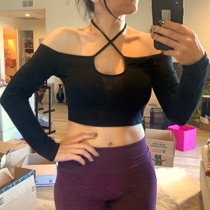Long sleeve black crop